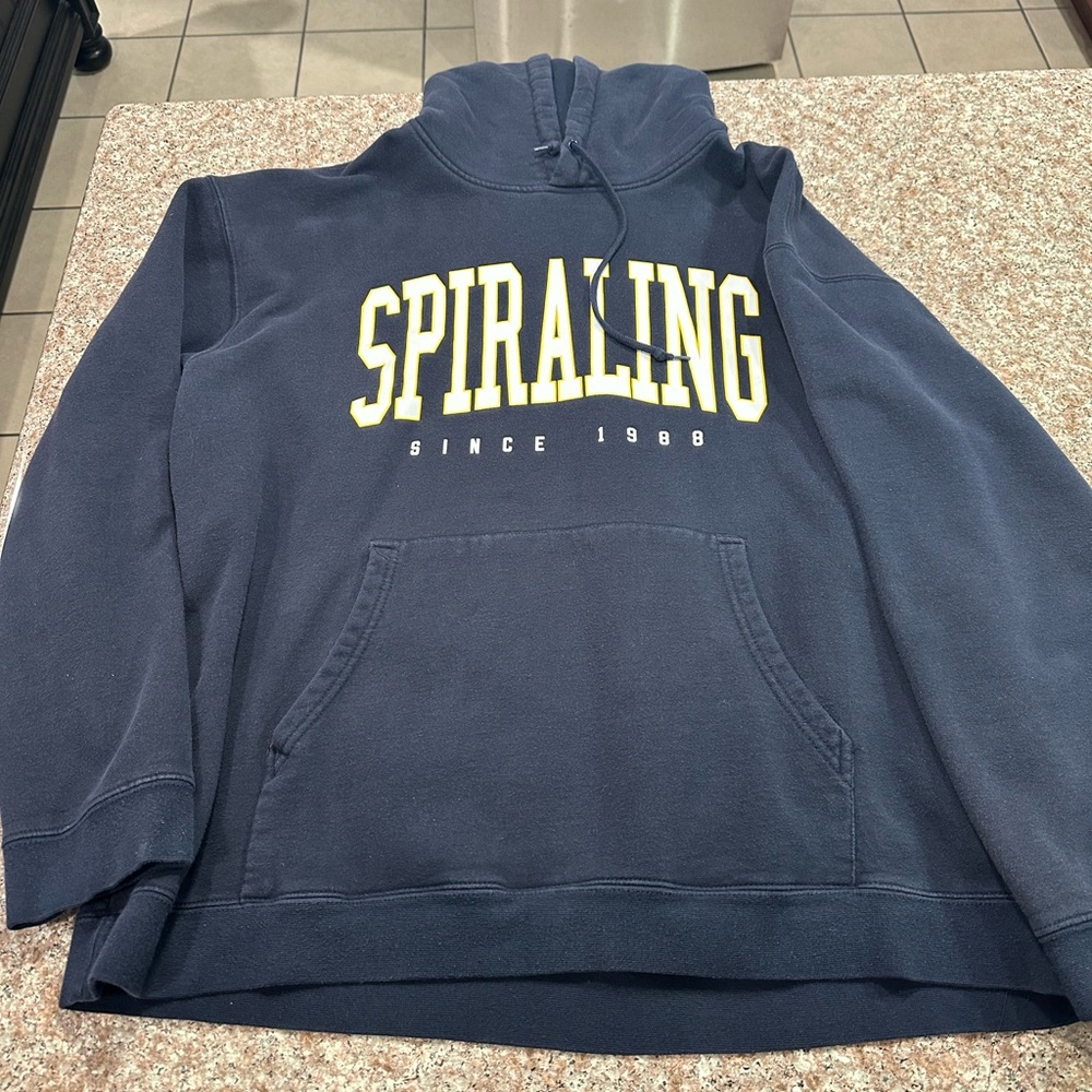 Spiraling Hoodie XXL